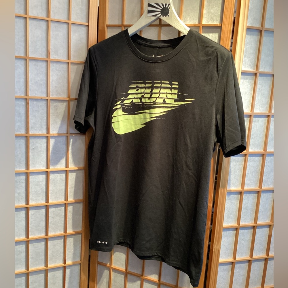 The Nike Tee Run Dri-FIT Short Sleeve Graphic Logo T-Shirt Men's Size Large